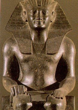 Statue of Pharaoh Tuthmose I : old Kamose ?